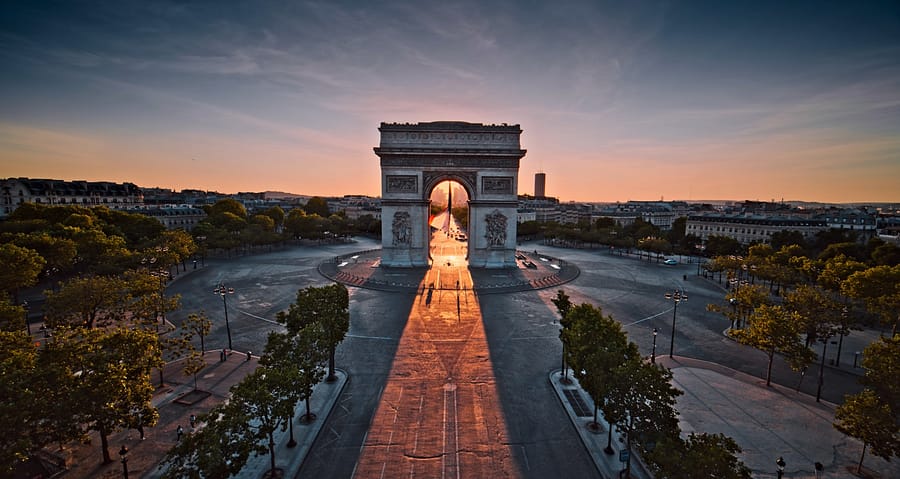 L’Arc de Triomphe et les Champs-Élysées
