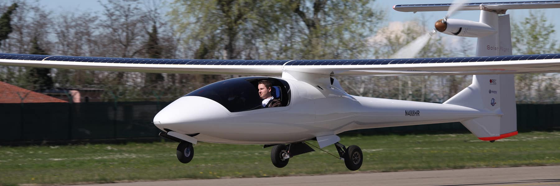 Avion solaire